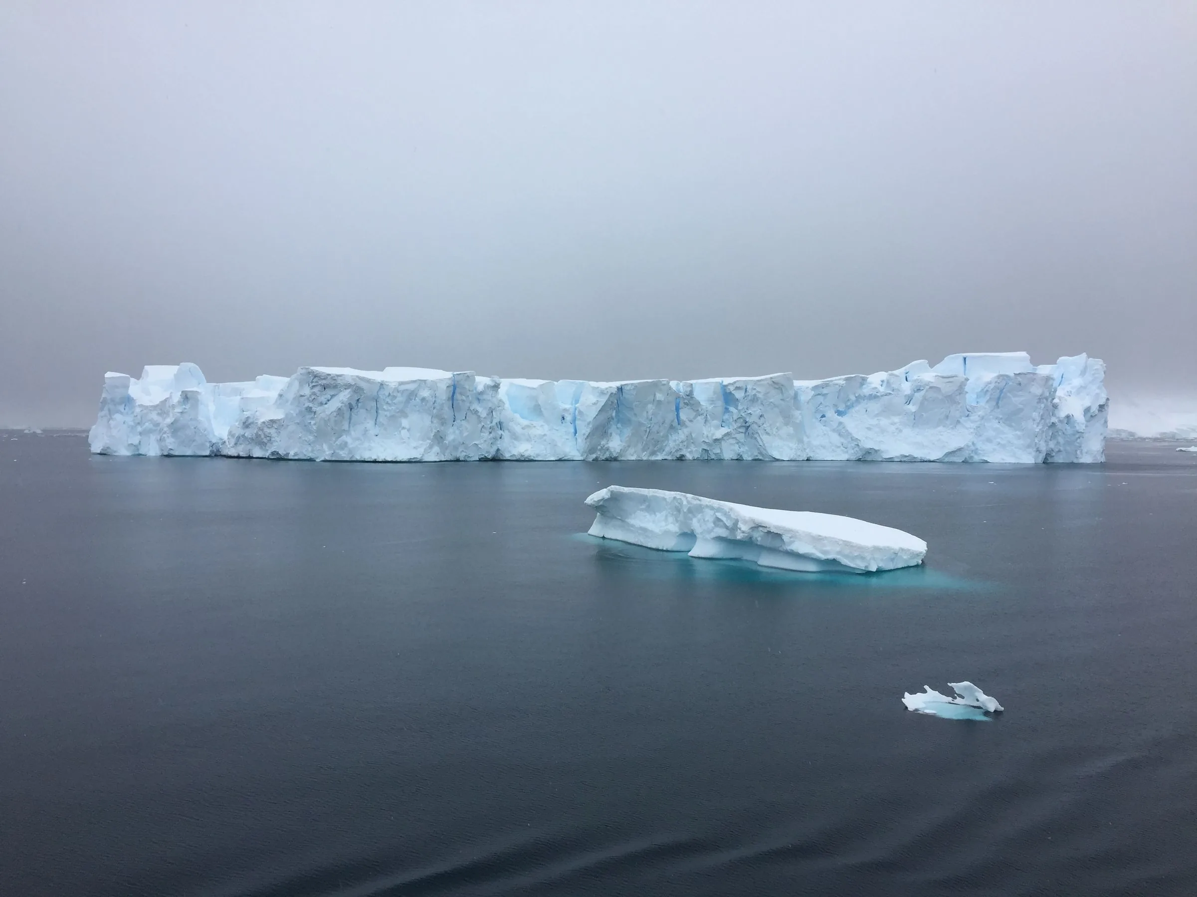 Hero motif for Antarctica fly cruise without Drake Passage with focus on route, access and travel quality