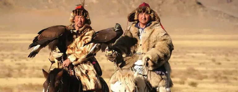 Hero motif for Gobi Desert Luxury Expedition with focus on route, access and travel quality Hero motif for Gobi Desert Luxury Expedition with focus on route, access and travel quality