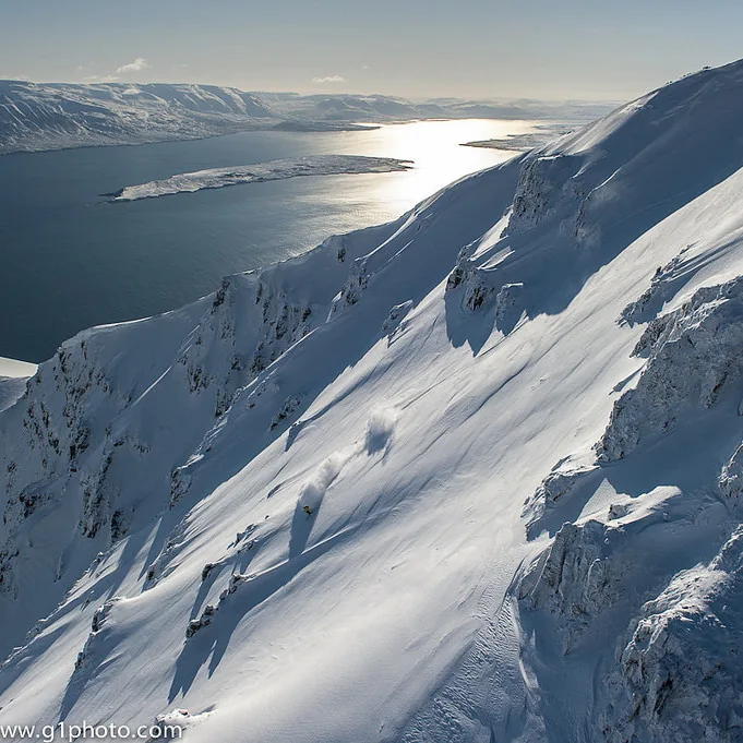 Hero motif for heli-skiing in Iceland with a focus on route, access and travel quality Hero motif for heli-skiing in Iceland with a focus on route, access and travel quality