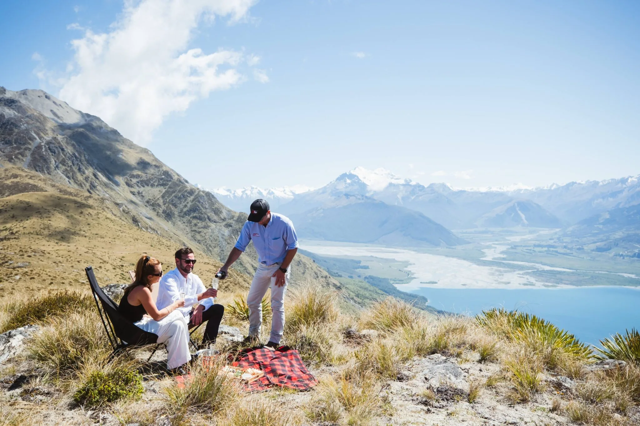 Detail motif for helicopter experiences over New Zealand with a focus on route, access and travel quality