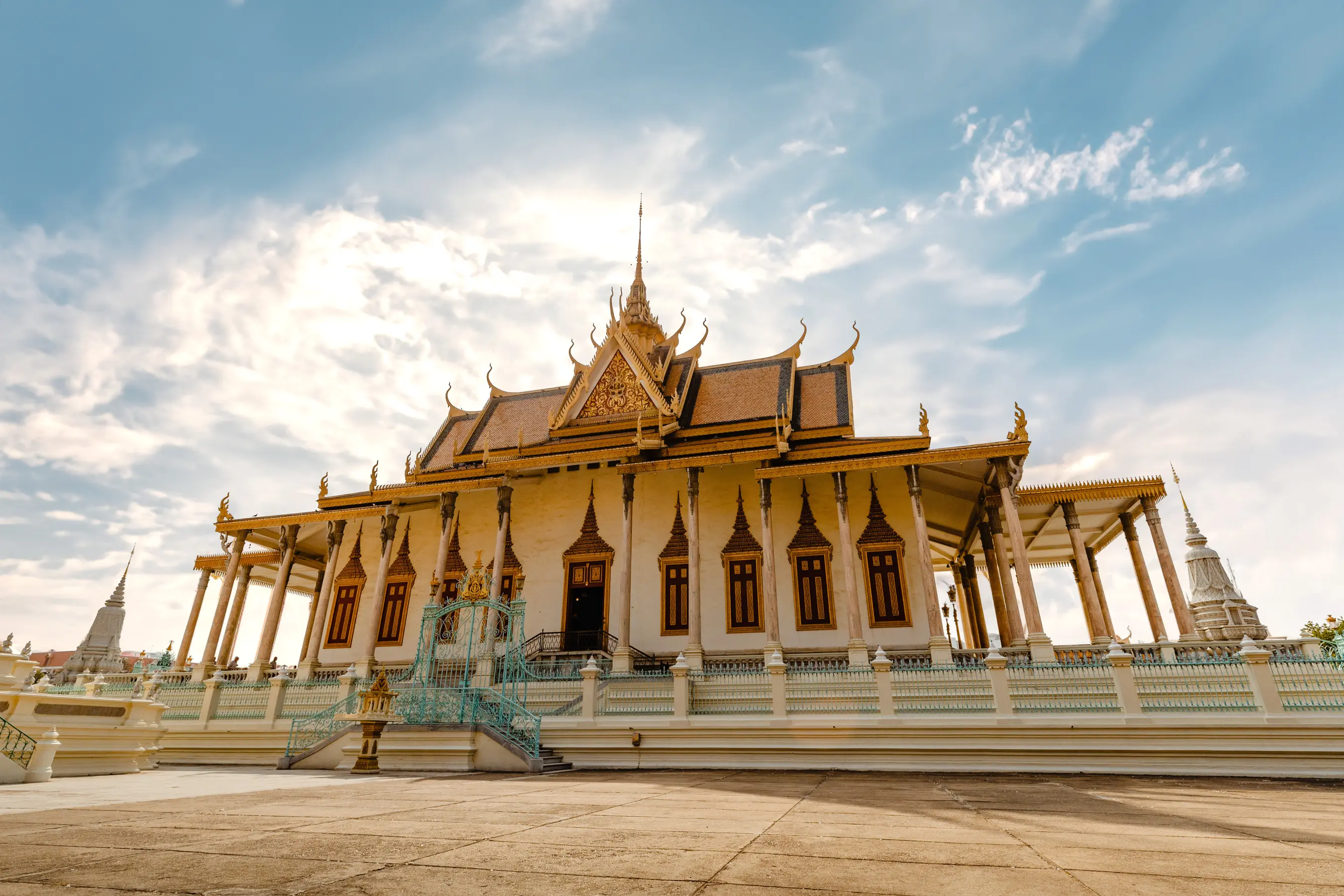 Hero-Motiv für Mekong & Südostasien per Luxus-Flussexpedition mit Fokus auf Route, Zugang und Reisequalität
