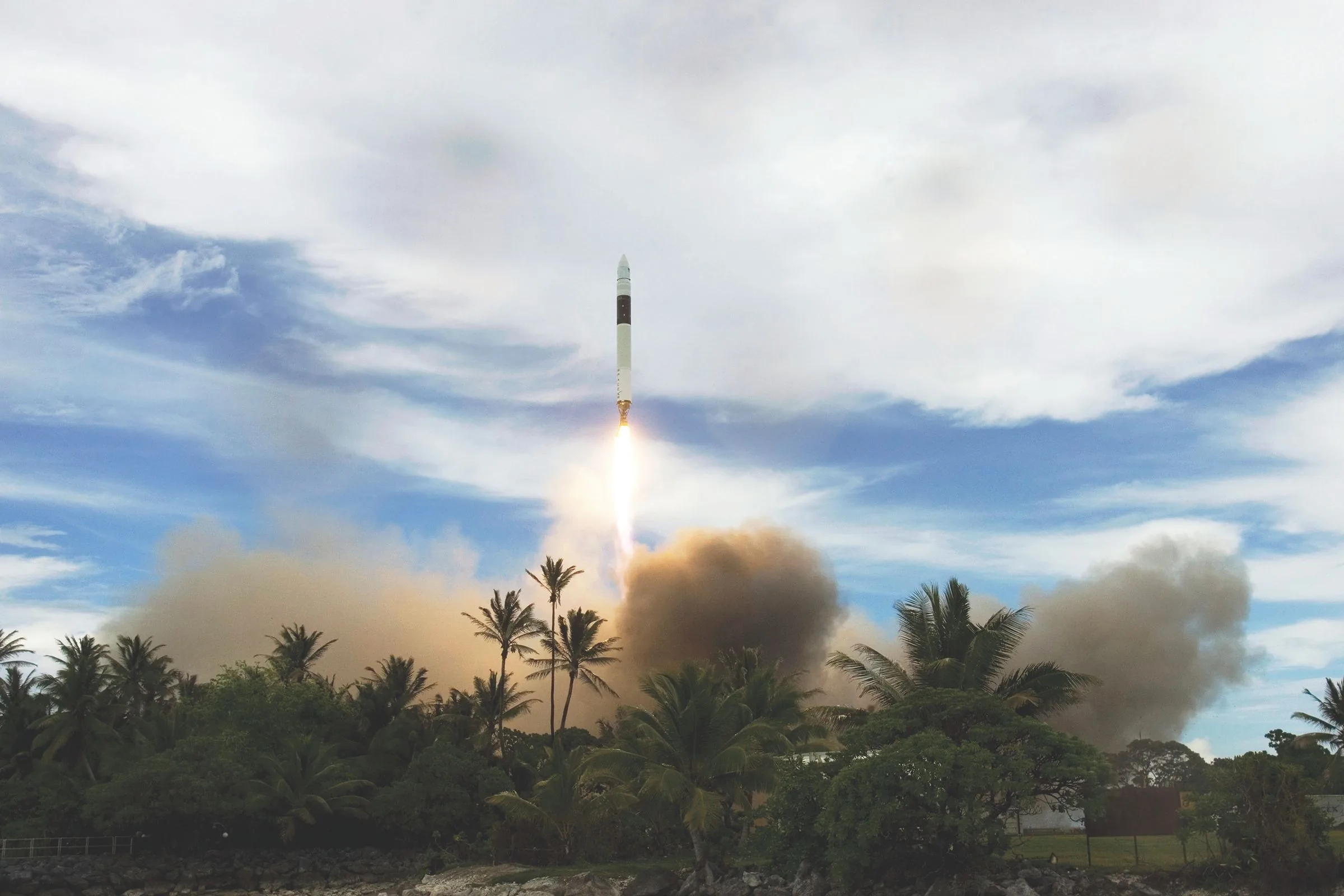 Season and route motif for stratospheric flight to the edge of space with a focus on route, access and travel quality