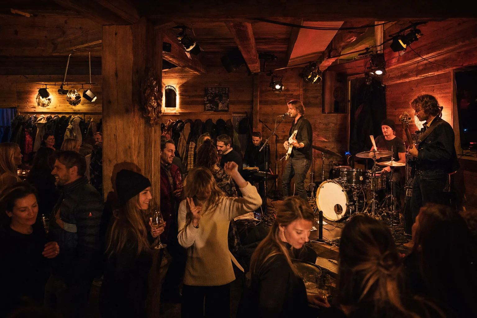 Live-Band in einer lebhaften Après-Ski-Bar im Alpenort