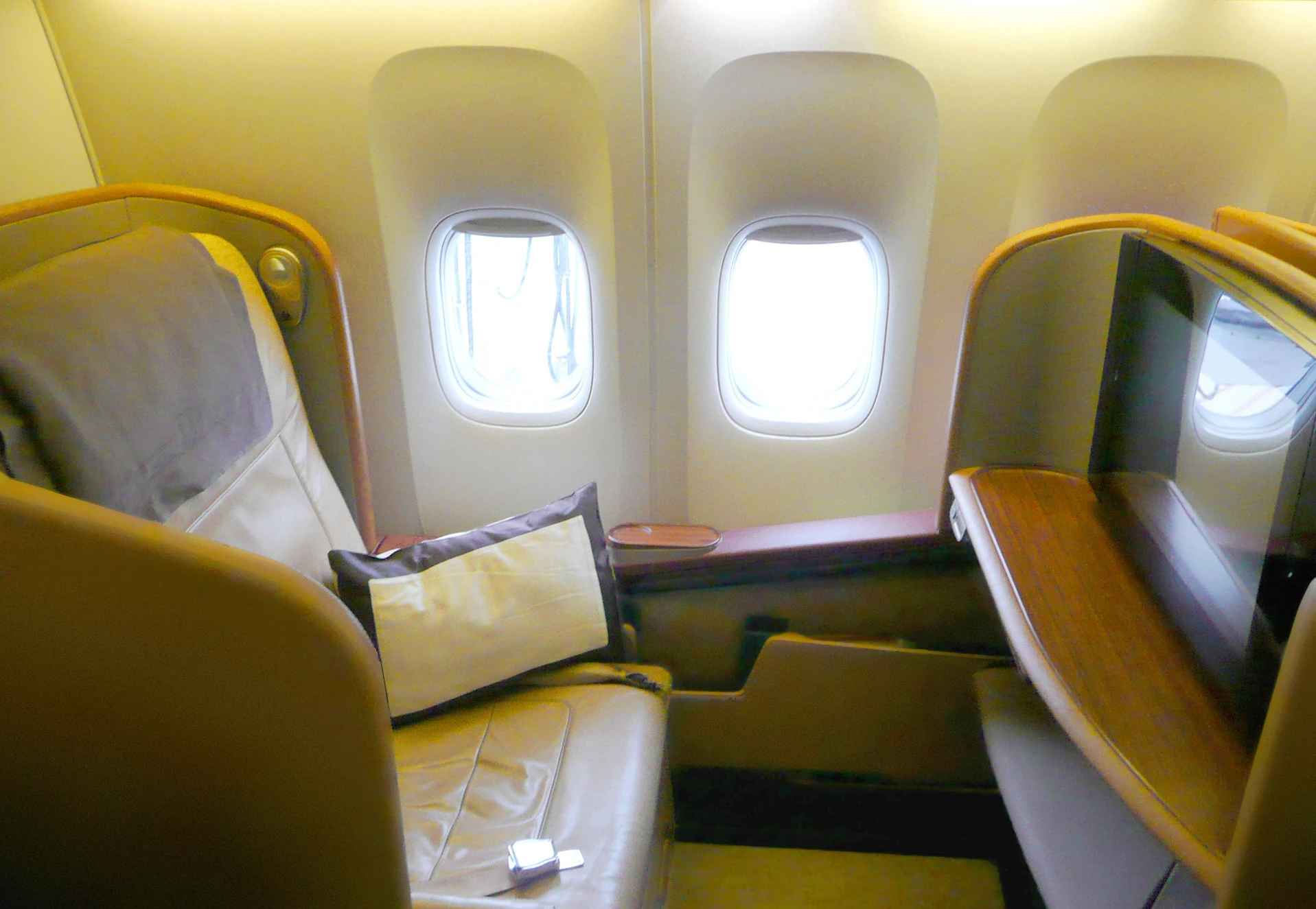 Sièges historiques Singapore Airlines First Class dans un Boeing 777-300ER
