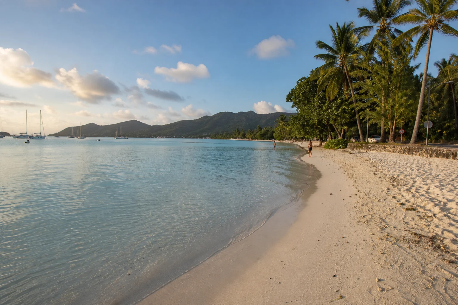 Contexte de plage publique près de Matira sur l’île principale de Bora Bora