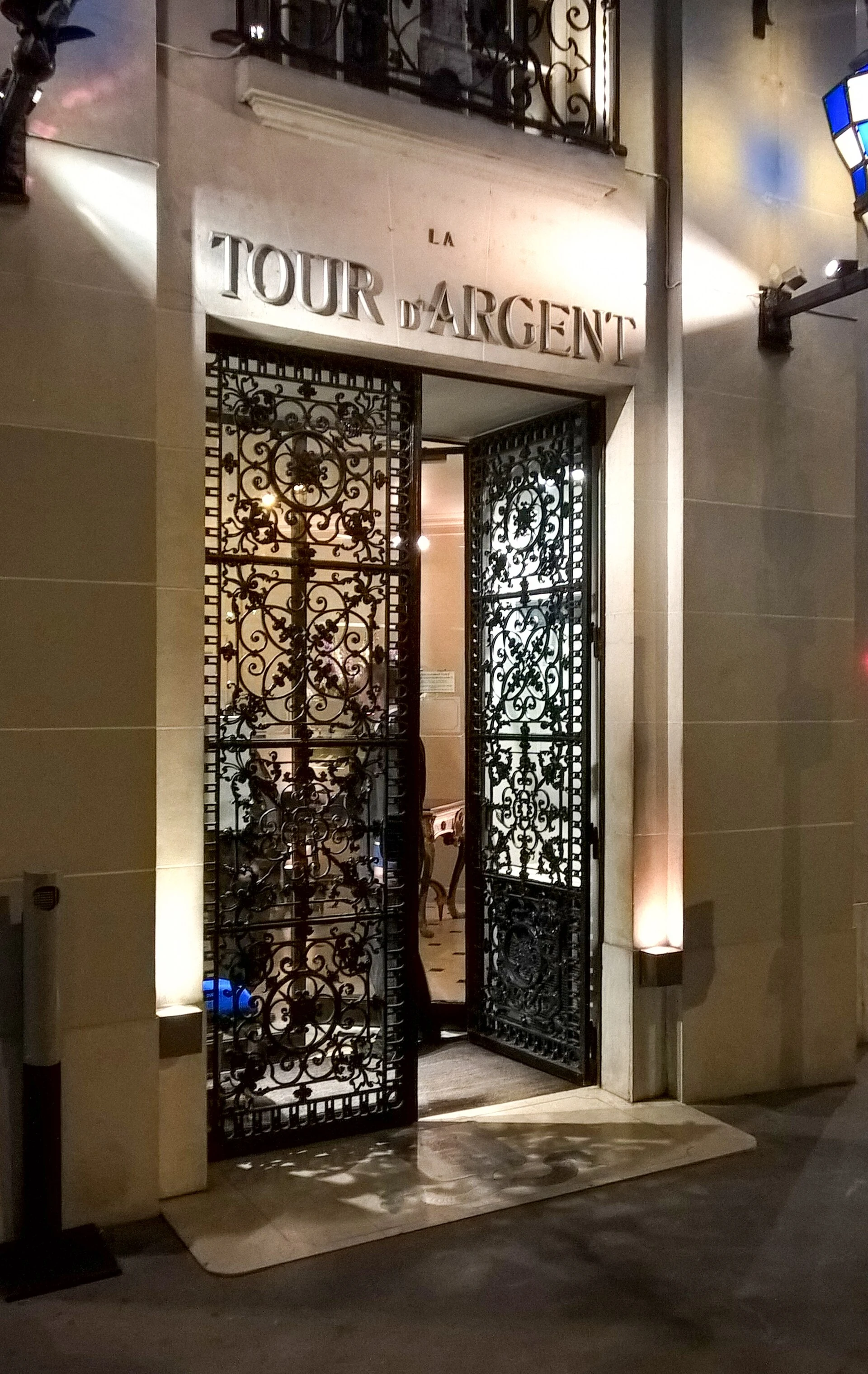 Fine Dining Reservations While Traveling: How to Really Get Top Tables.