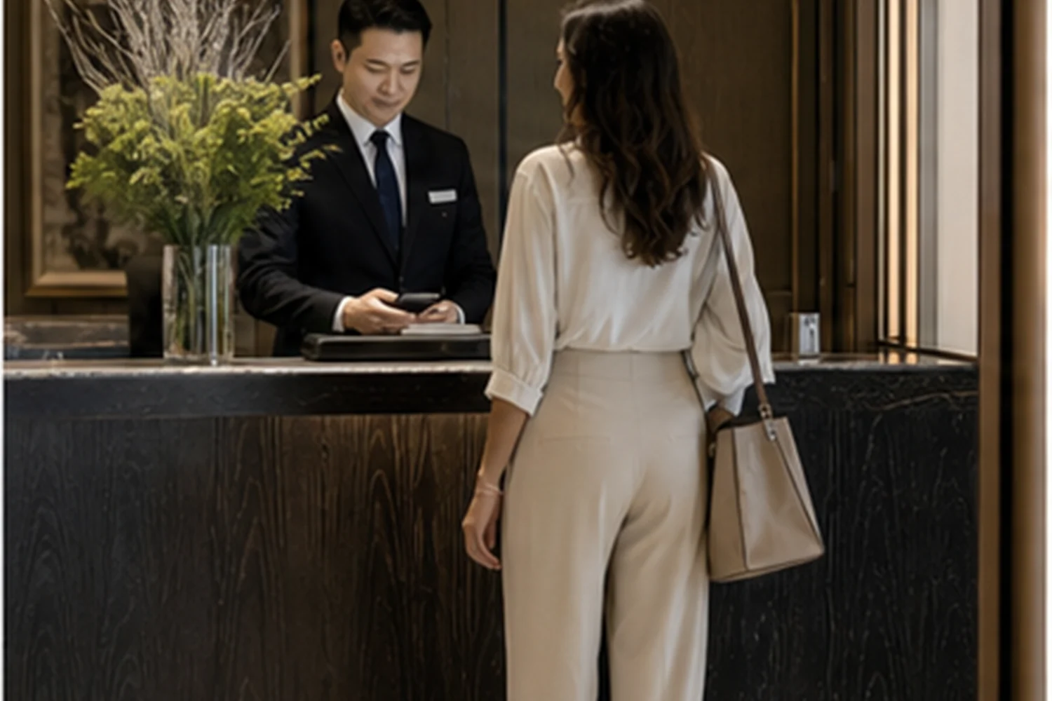 Women alone in a luxury hotel: room location, transfers and discreet service - travel magazine Impression 5