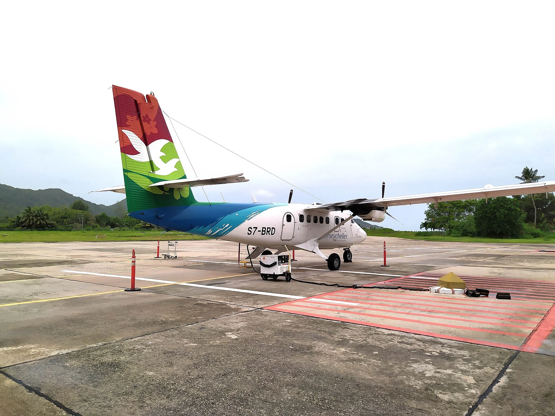 Twin Otter d'Air Seychelles sur le tarmac de l'aéroport de Praslin