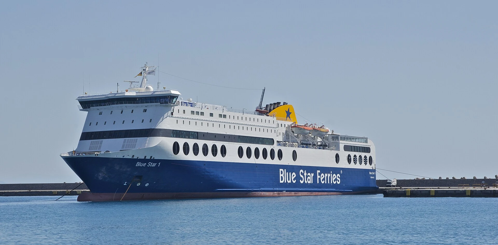 Ferry Blue Star 1 dans le port de Rhodes