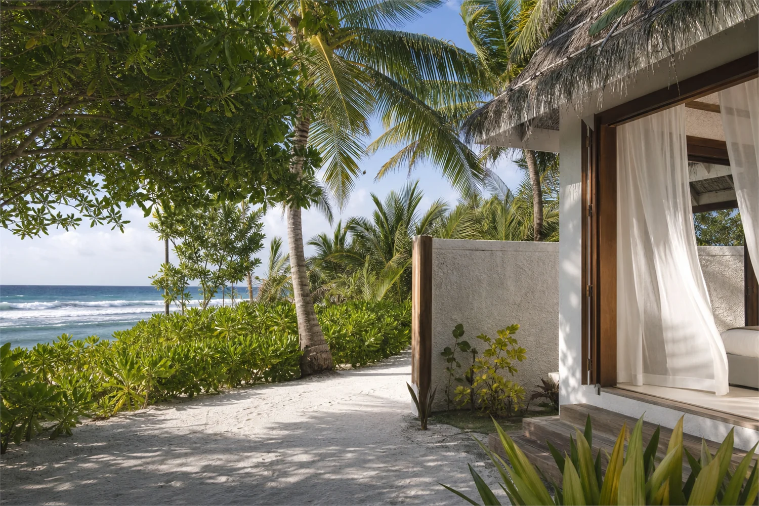 Understanding Maldives villa location: sunset, windward side and peace - travel magazine Impression 2