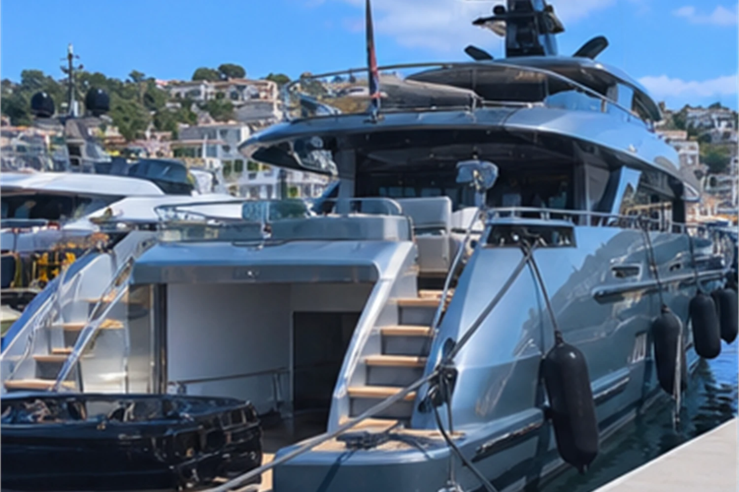 Marina oder Ankerbucht: Welche Naechte auf einer Yacht besser sind.