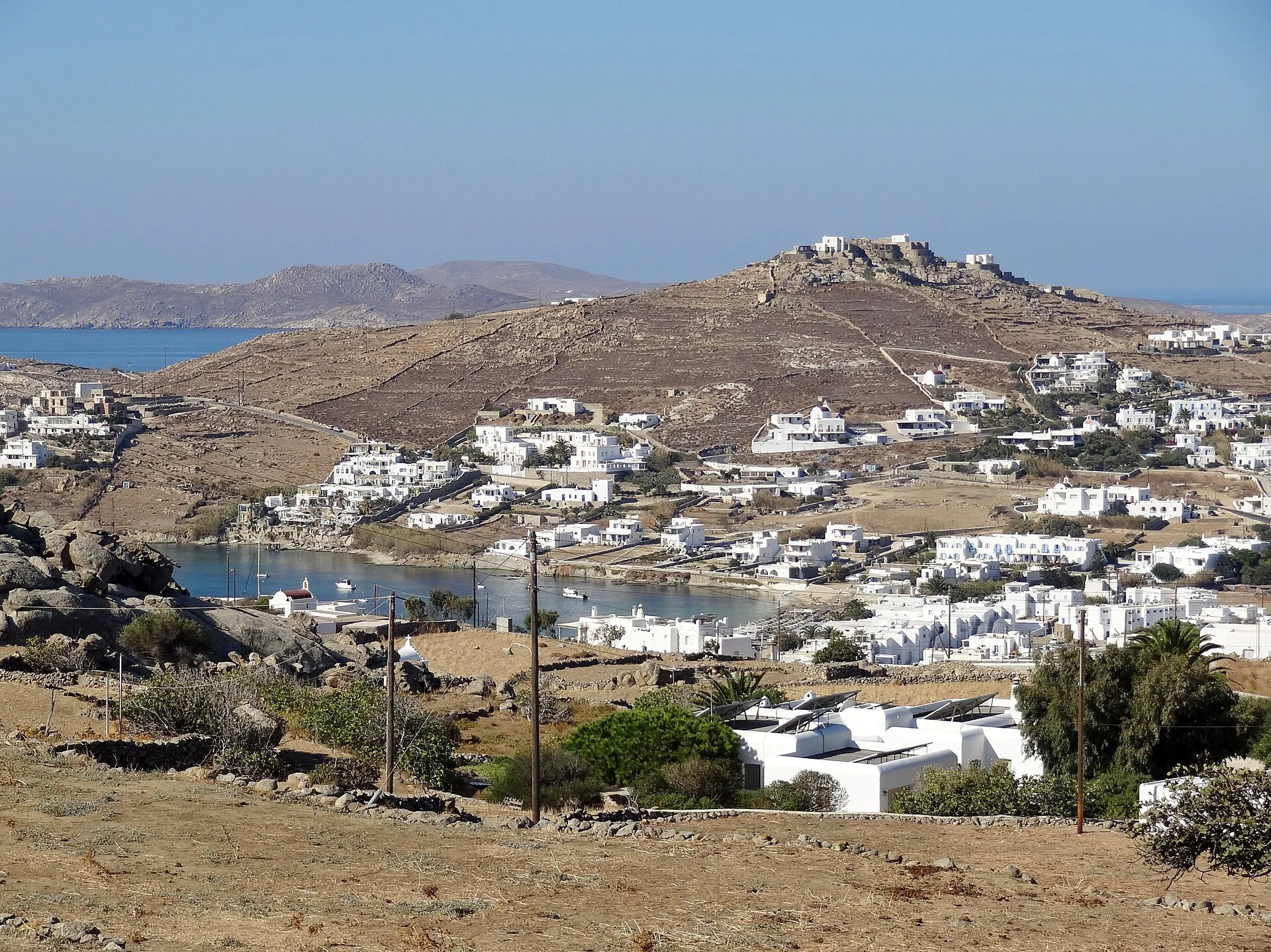 R&eacute;servez Mykonos plus tranquillement : villa, baie et rythme quotidien.