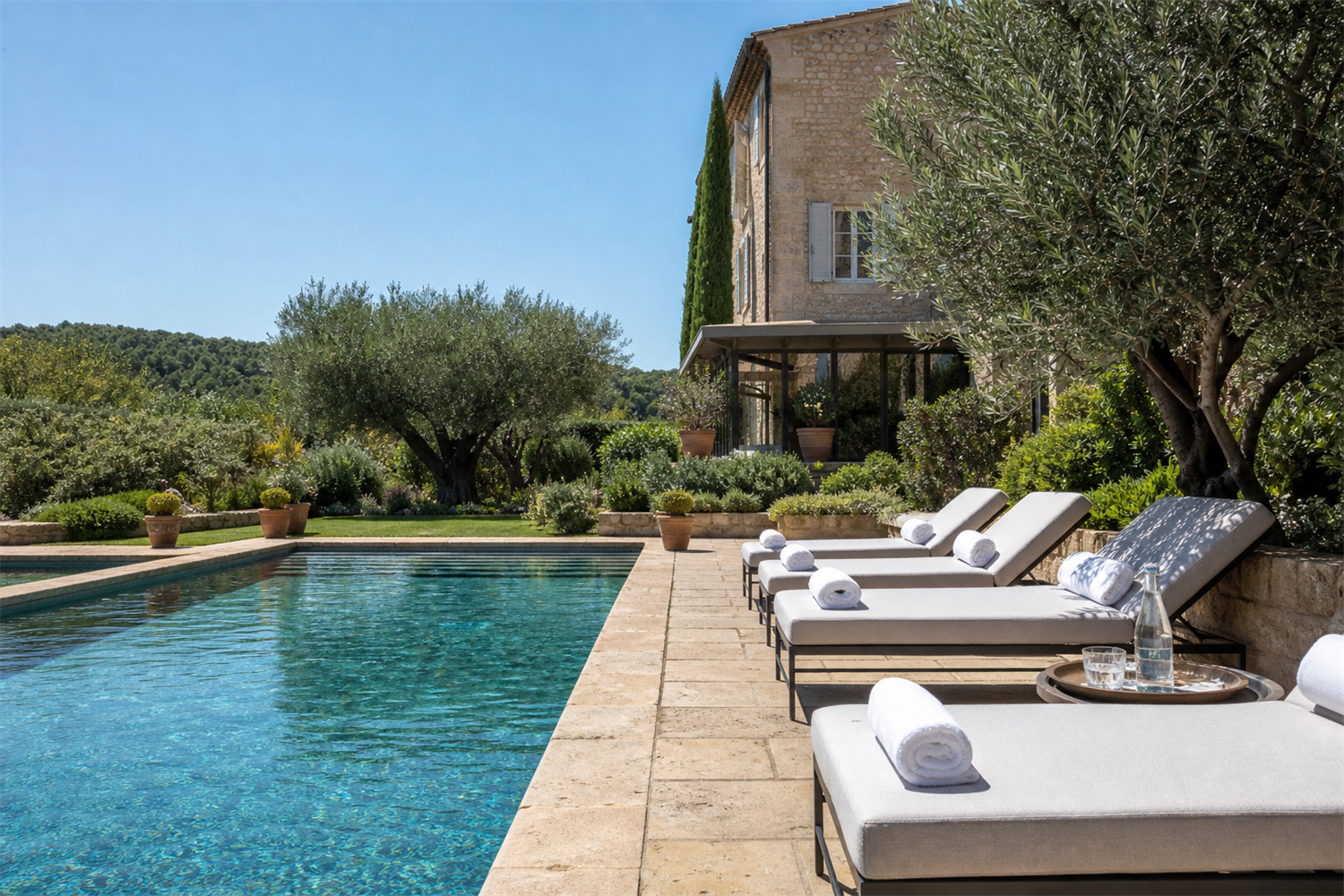 Provence de Luxe: boutique hotels, vineyards and lavender - travel magazine Impression 4