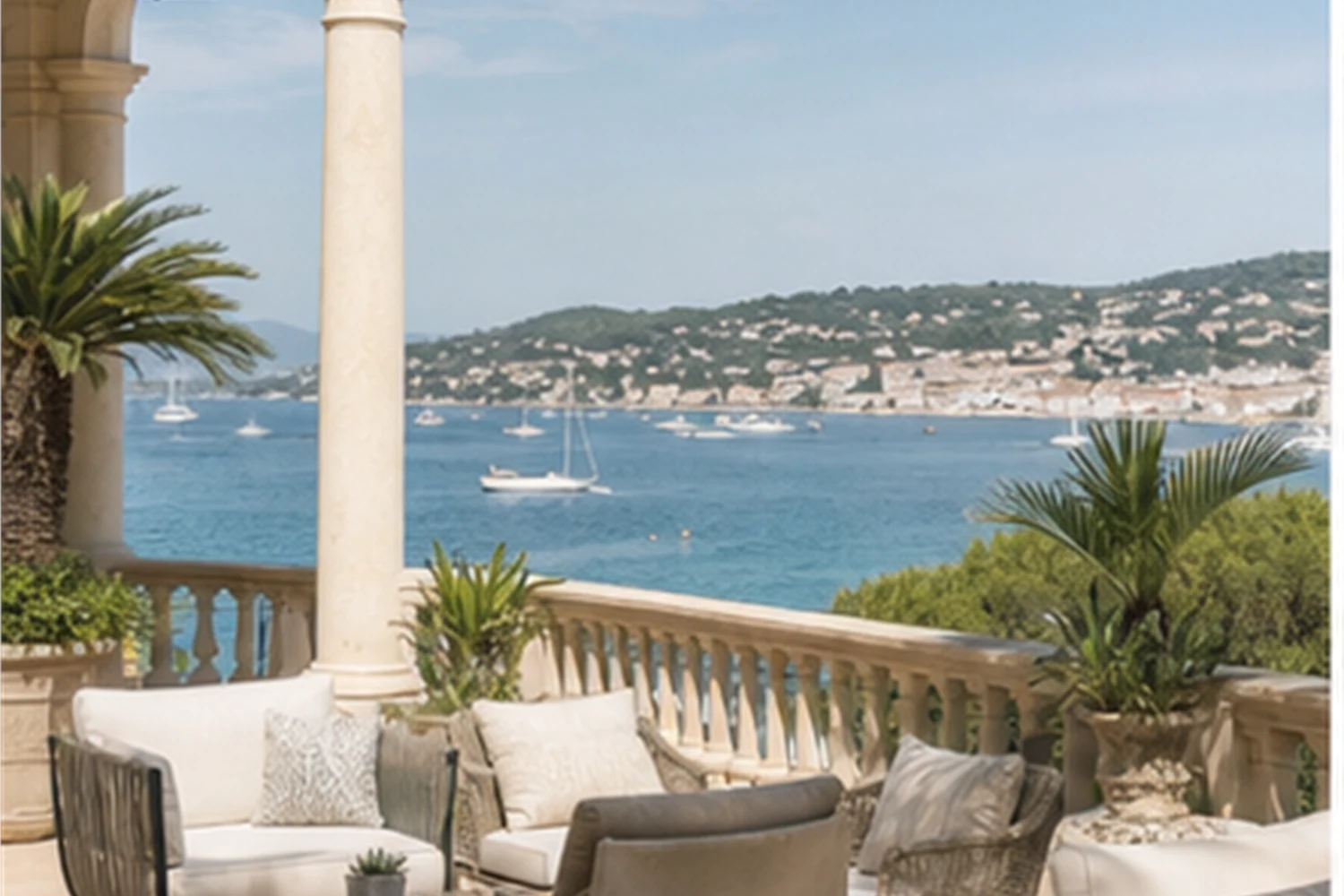 Saint-Tropez ohne Stress: Beach Club, Parkplatz, Boot oder Driver