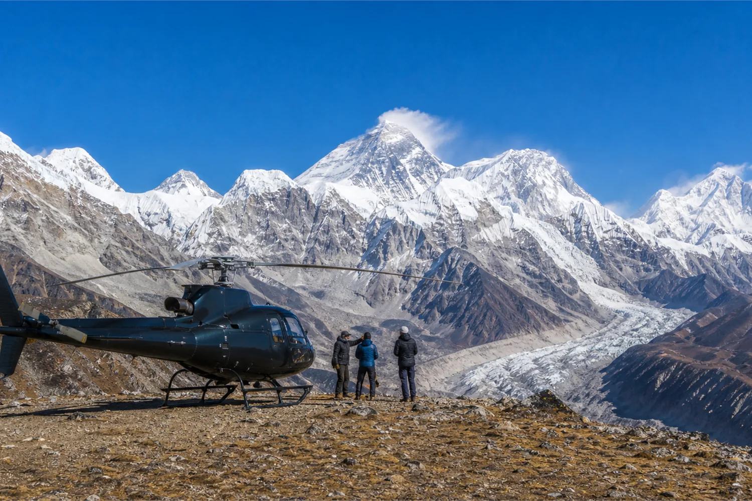 Everest-Basislager per Helikopter: Panorama des exklusiven Reiseerlebnisses